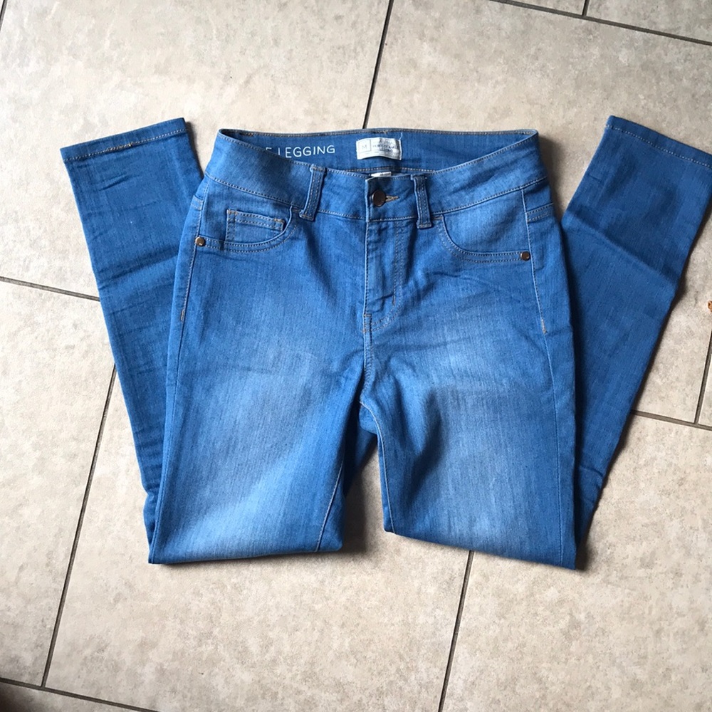 Stretchy Blue Jeggings!